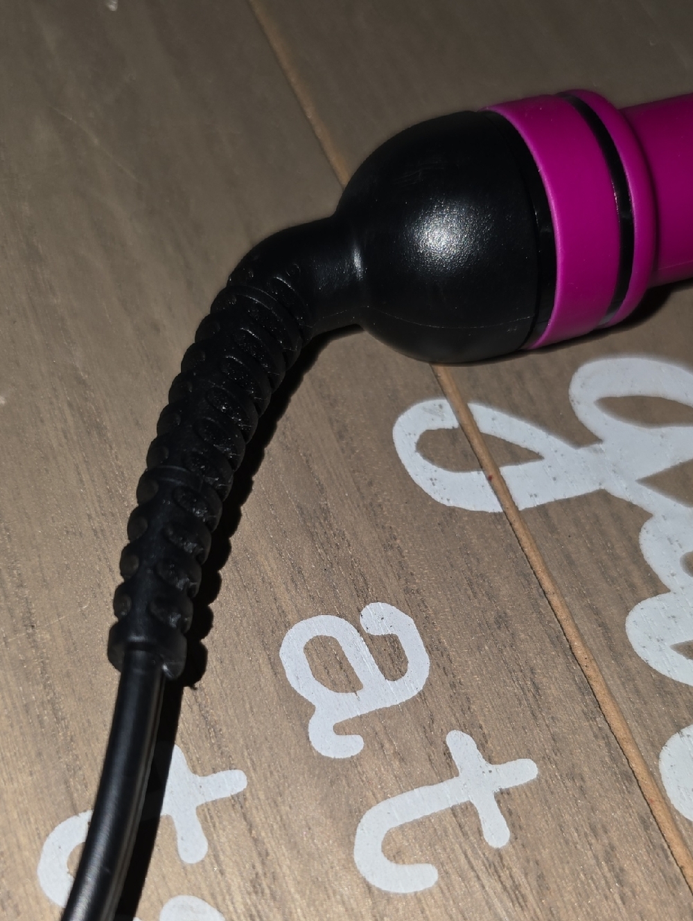 Hot Tools Curling Iron 1 1/4 Inch Professional Curling Iron 6ft cord - Picture 8 of 8